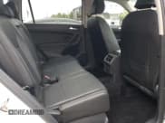 ✅ 2021 Volkswagen Tiguan SE • VIN: 3VV2B7AX4MM085159 • Lot: 84725305. Wystawiony na Copart z przebiegiem 61 203 mil. Bezpłatny archiwum sprzedaży aukcyjnych z USA i szczegółowy raport historii pojazdu na DreamBid. Zdjęcie 11.
