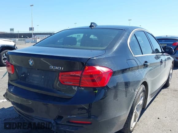 ✅ 2018 BMW 3 Series 330i • VIN: WBA8B9G56JNU57996 • Lot: 41998855. Listed on IAAI with 104,082 mi. Free auction sales archive from the USA and detailed vehicle history report at DreamBid. Image 4.