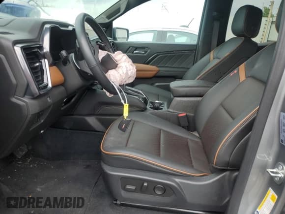 ✅ 2023 GMC Canyon 4WD AT4 • VIN: 1GTP6DEK4P1124937 • Lot: 66103474. Wystawiony na Copart z przebiegiem 10 566 mil. Bezpłatny archiwum sprzedaży aukcyjnych z USA i szczegółowy raport historii pojazdu na DreamBid. Zdjęcie 7.