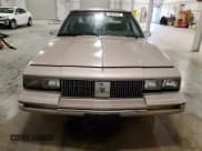 ✅ 1984 Oldsmobile Cutlass Ciera • VIN: 1G3AM19E1ED360858 • Lot: 56052645. Wystawiony na Copart z przebiegiem 118 995 mil. Bezpłatny archiwum sprzedaży aukcyjnych z USA i szczegółowy raport historii pojazdu na DreamBid. Zdjęcie 5.
