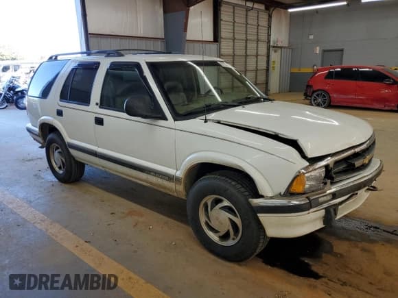 ✅ 1996 Chevrolet Blazer • VIN: 1GNDT13W5T2230602 • Lot: 87273235. Wystawiony na Copart z przebiegiem 201 815 mil. Bezpłatny archiwum sprzedaży aukcyjnych z USA i szczegółowy raport historii pojazdu na DreamBid. Zdjęcie 4.