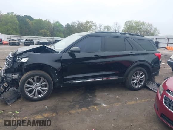 ✅ 2020 Ford Explorer XLT • VIN: 1FMSK8DH3LGC76827 • Lot: 41942722. Wystawiony na IAAI z przebiegiem 120 445 mil. Bezpłatny archiwum sprzedaży aukcyjnych z USA i szczegółowy raport historii pojazdu na DreamBid. Zdjęcie 14.