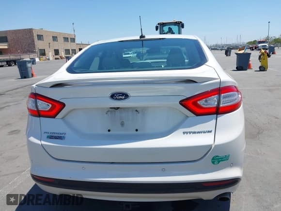 ✅ 2016 Ford Fusion Titanium • VIN: 3FA6P0SU1GR116118 • Lot: 42685489. Wystawiony na IAAI z przebiegiem 138 690 mil. Bezpłatny archiwum sprzedaży aukcyjnych z USA i szczegółowy raport historii pojazdu na DreamBid. Zdjęcie 16.