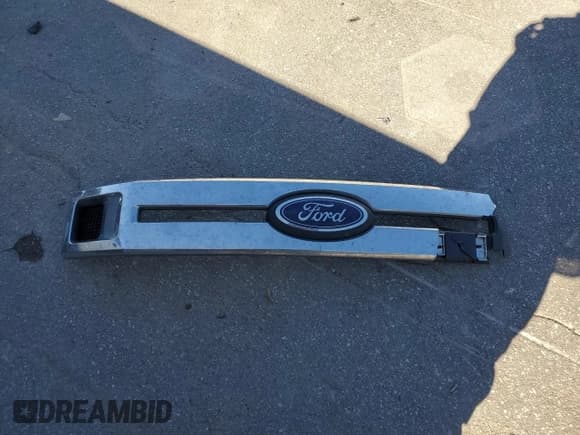 ✅ 2018 Ford F-150 XL • VIN: 1FTEW1CB5JFD14975 • Lot: 91578125. Wystawiony na Copart z przebiegiem 175 470 mil. Bezpłatny archiwum sprzedaży aukcyjnych z USA i szczegółowy raport historii pojazdu na DreamBid. Zdjęcie 12.