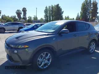 2024 Dodge Hornet R/T z VIN ZACPDFCW7R3A33260, wystawiony jako IAAI lot #42780843 z przebiegiem 33 932 mil mil oraz . Historia ofert i sprzedaży dostępna na DreamBid. Obrazek 6.