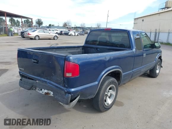 ✅ 2002 Chevrolet S-10 LS • VIN: 1GCCS19W428252973 • Лот: 41697838. Опубликован ранее на IAAI с пробегом 175 973 миль. Бесплатный доступ к архиву аукционных продаж из США и подробный отчёт об истории автомобиля на DreamBid. Изображение 4.