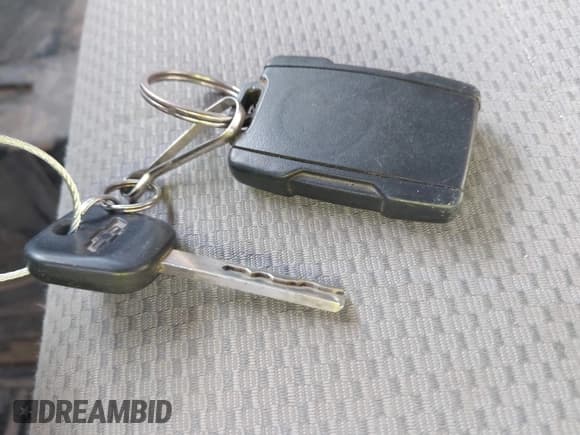 ✅ 2017 Chevrolet Silverado 2500HD Work Truck • VIN: 1GC1KUEG6HF197955 • Lot: 42968573. Wystawiony na IAAI z przebiegiem 319 387 mil. Bezpłatny archiwum sprzedaży aukcyjnych z USA i szczegółowy raport historii pojazdu na DreamBid. Zdjęcie 11.