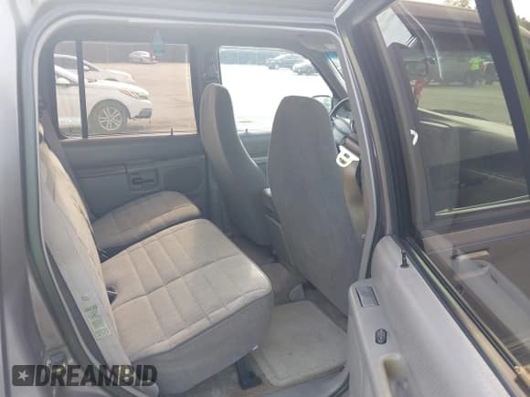 ✅ 1995 Ford Explorer Eddie Bauer • VIN: 1FMDU32X8SUA90054 • Lot: 42858544. Wystawiony na IAAI z przebiegiem 248 763 mil. Bezpłatny archiwum sprzedaży aukcyjnych z USA i szczegółowy raport historii pojazdu na DreamBid. Zdjęcie 8.