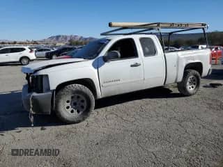2010 Chevrolet Silverado 1500 with VIN 1GCSCPEA1AZ102995, listed as a Copart auction lot 84243305 with 280,730 mi miles and Salvage title. Bid and sale history available at DreamBid. Image 1.