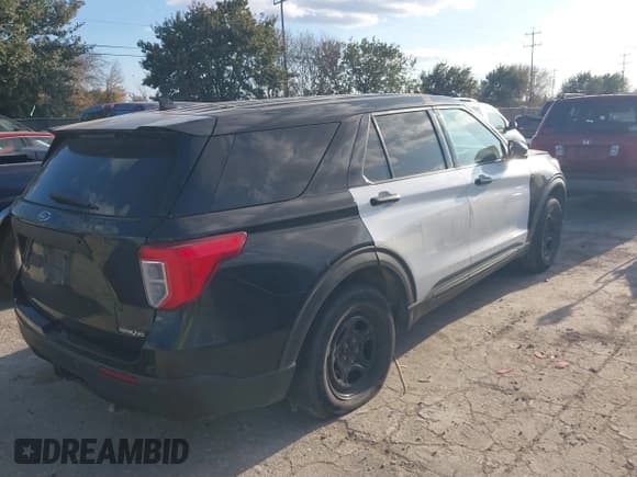 ✅ 2020 Ford Police Interceptor Utility • VIN: 1FM5K8ABXLGC63862 • Lot: 41146839. Wystawiony na IAAI z przebiegiem Nie podano. Bezpłatny archiwum sprzedaży aukcyjnych z USA i szczegółowy raport historii pojazdu na DreamBid. Zdjęcie 4.