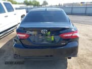 ✅ 2018 Toyota Camry XSE • VIN: 4T1BZ1HK1JU501611 • Lot: 43341171. Wystawiony na IAAI z przebiegiem 107 736 mil. Bezpłatny archiwum sprzedaży aukcyjnych z USA i szczegółowy raport historii pojazdu na DreamBid. Zdjęcie 16.