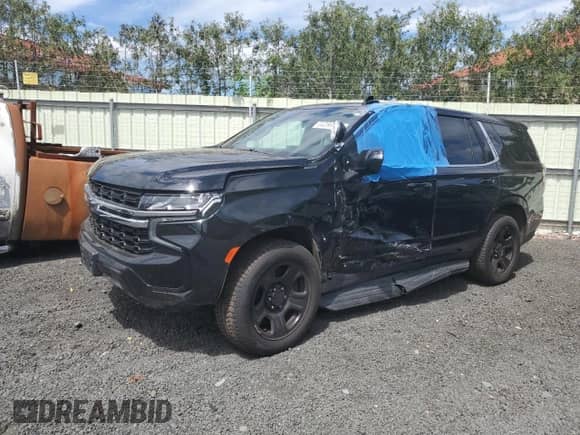 2023 Chevrolet Tahoe Commercial z VIN 1GNSKLED2PR434417, wystawiony jako Copart lot #64286745 z przebiegiem 28 518 mil mil oraz Szkoda całkowita • Salvage title. Historia ofert i sprzedaży dostępna na DreamBid. Obrazek 1.