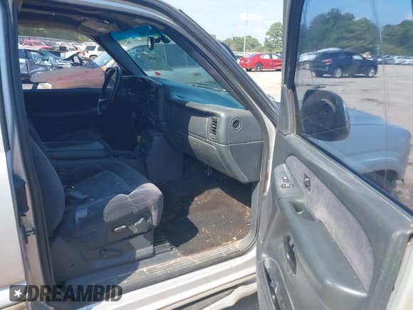 ✅ 2000 Chevrolet Silverado 1500 LS • VIN: 1GCEC19T2YZ291771 • Лот: 43213021. Опубликован ранее на IAAI с пробегом 212 385 миль. Бесплатный доступ к архиву аукционных продаж из США и подробный отчёт об истории автомобиля на DreamBid. Изображение 5.