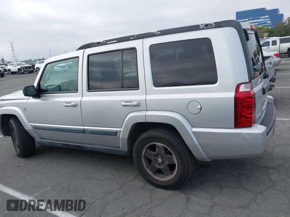 ✅ 2008 Jeep Commander Sport • VIN: 1J8HG48N98C155848 • Lot: 42638687. Wystawiony na IAAI z przebiegiem 187 943 mil. Bezpłatny archiwum sprzedaży aukcyjnych z USA i szczegółowy raport historii pojazdu na DreamBid. Zdjęcie 14.