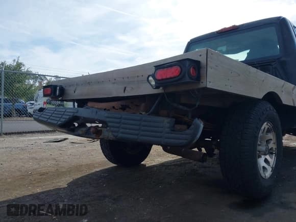 ✅ 2001 Mazda B-Series DS • VIN: 4F4YR12U81TM12866 • Lot: 43637539. Wystawiony na IAAI z przebiegiem 258 015 mil. Bezpłatny archiwum sprzedaży aukcyjnych z USA i szczegółowy raport historii pojazdu na DreamBid. Zdjęcie 6.