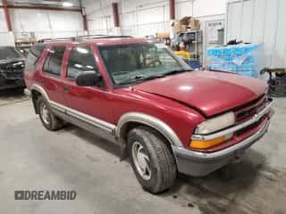 1999 Chevrolet Blazer LS z VIN 1GNDT13W7X2129972, wystawiony jako Copart lot #83786284 z przebiegiem Nie podano mil oraz Nie do naprawy • Non repairable. Historia ofert i sprzedaży dostępna na DreamBid. Obrazek 4.