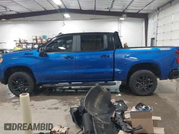 ✅ 2023 Chevrolet Silverado 1500 LT Trail Boss • VIN: 3GCUDFED7PG244061 • Lot: 41598489. Wystawiony na IAAI z przebiegiem 15 116 mil. Bezpłatny archiwum sprzedaży aukcyjnych z USA i szczegółowy raport historii pojazdu na DreamBid. Zdjęcie 15.