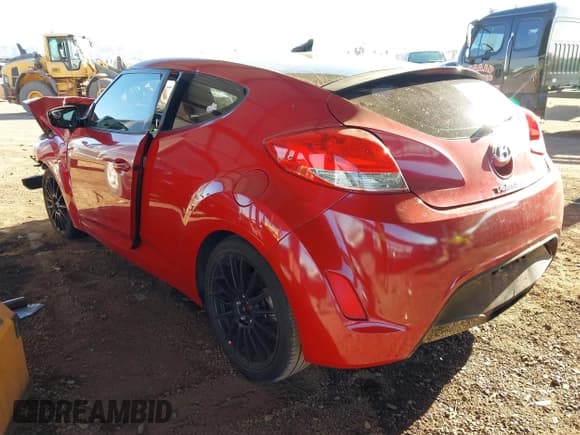 ✅ 2013 Hyundai Veloster w/Black Int • VIN: KMHTC6AD0DU156817 • Lot: 41322987. Wystawiony na IAAI z przebiegiem 174 873 mil. Bezpłatny archiwum sprzedaży aukcyjnych z USA i szczegółowy raport historii pojazdu na DreamBid. Zdjęcie 3.