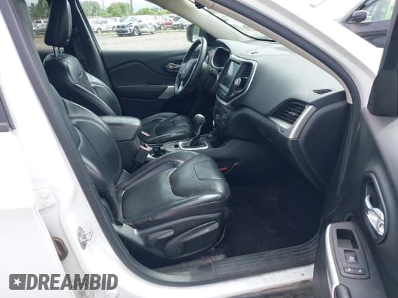 ✅ 2017 Jeep Cherokee Trailhawk L Plus • VIN: 1C4PJMBS2HD218558 • Lot: 42239283. Wystawiony na IAAI z przebiegiem 147 838 mil. Bezpłatny archiwum sprzedaży aukcyjnych z USA i szczegółowy raport historii pojazdu na DreamBid. Zdjęcie 5.