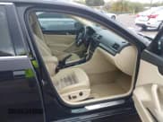 ✅ 2014 Volkswagen Passat SEL Premium • VIN: 1VWCN7A33EC072054 • Lot: 43213625. Wystawiony na IAAI z przebiegiem 87 615 mil. Bezpłatny archiwum sprzedaży aukcyjnych z USA i szczegółowy raport historii pojazdu na DreamBid. Zdjęcie 5.