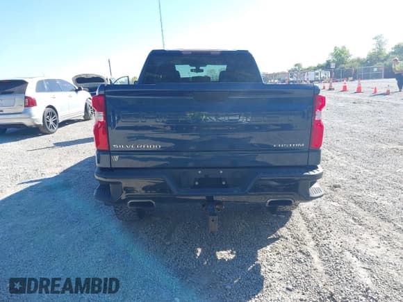 ✅ 2019 Chevrolet Silverado 1500 Custom Trail Boss • VIN: 1GCRYCEF9KZ301587 • Lot: 43449291. Wystawiony na IAAI z przebiegiem 56 383 mil. Bezpłatny archiwum sprzedaży aukcyjnych z USA i szczegółowy raport historii pojazdu na DreamBid. Zdjęcie 17.