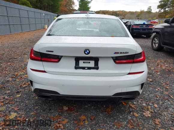 ✅ 2020 BMW 3 Series M340i xDrive • VIN: WBA5U9C01LFH09483 • Lot: 43579055. Wystawiony na IAAI z przebiegiem 26 564 mil. Bezpłatny archiwum sprzedaży aukcyjnych z USA i szczegółowy raport historii pojazdu na DreamBid. Zdjęcie 16.
