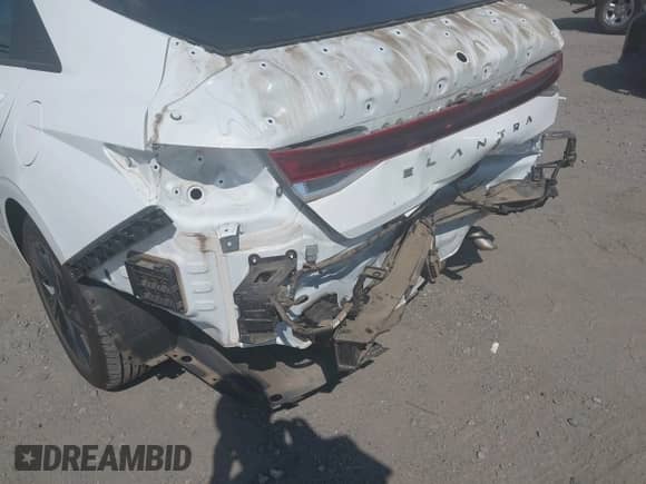 ✅ 2023 Hyundai Elantra SEL • VIN: 5NPLM4AG8PH112935 • Lot: 43342599. Listed on IAAI with 66,426 mi miles. Access the free auction sales archive from the USA and view a detailed vehicle history report at DreamBid. Image 18.