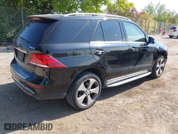 ✅ 2017 Mercedes-Benz GLE 350 • VIN: 4JGDA5HB9HA901323 • Лот: 43228070. Опубликован ранее на IAAI с пробегом 107 074 миль. Бесплатный доступ к архиву аукционных продаж из США и подробный отчёт об истории автомобиля на DreamBid. Изображение 4.