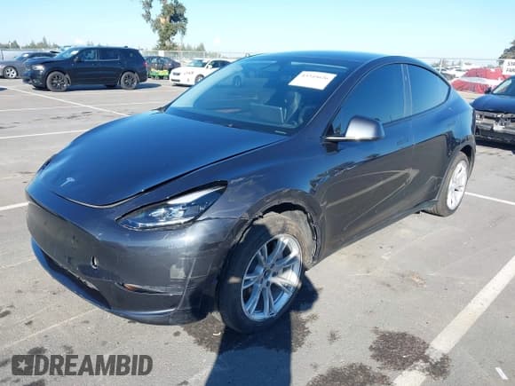 ✅ 2024 Tesla Model Y • VIN: 7SAYGDED7RF097801 • Lot: 43345626. Wystawiony na IAAI z przebiegiem 12 959 mil. Bezpłatny archiwum sprzedaży aukcyjnych z USA i szczegółowy raport historii pojazdu na DreamBid. Zdjęcie 19.