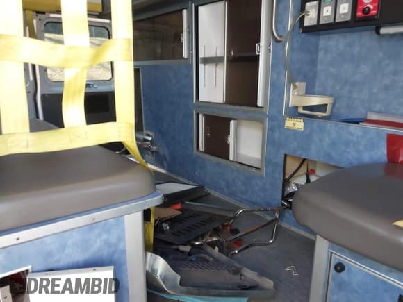 ✅ 2014 Ford Econoline Cargo Commercial • VIN: 1FDSS3EL9EDB15117 • Лот: 41814530. Опубликован ранее на IAAI с пробегом 415 461 миль. Бесплатный доступ к архиву аукционных продаж из США и подробный отчёт об истории автомобиля на DreamBid. Изображение 8.