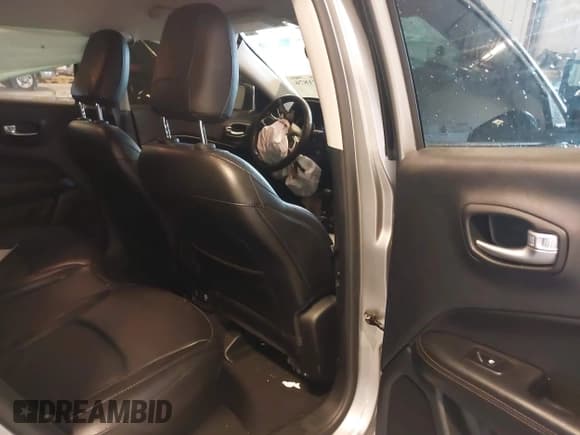 ✅ 2020 Jeep Compass Limited • VIN: 3C4NJDCB9LT221711 • Lot: 42971876. Listed on IAAI with 44,644 mi. Free auction sales archive from the USA and detailed vehicle history report at DreamBid. Image 8.