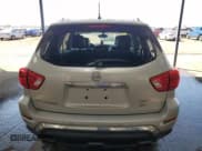 ✅ 2018 Nissan Pathfinder SV • VIN: 5N1DR2MM4JC608163 • Lot: 67954465. Wystawiony na Copart z przebiegiem 131 160 mil. Bezpłatny archiwum sprzedaży aukcyjnych z USA i szczegółowy raport historii pojazdu na DreamBid. Zdjęcie 6.