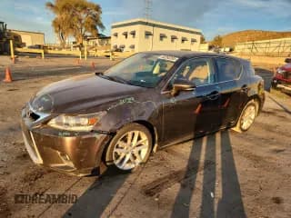 ✅ 2015 Lexus CT 200h • VIN: JTHKD5BH3F2233699 • Lot: 92283205. Wystawiony na Copart z przebiegiem 64 437 mil. Bezpłatny archiwum sprzedaży aukcyjnych z USA i szczegółowy raport historii pojazdu na DreamBid. Zdjęcie 1.