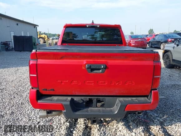 ✅ 2025 Toyota Tacoma SR • VIN: 3TYLB5JN5ST079006 • Лот: 42586963. Опубликован ранее на IAAI с пробегом 1 824 миль. Бесплатный доступ к архиву аукционных продаж из США и подробный отчёт об истории автомобиля на DreamBid. Изображение 16.