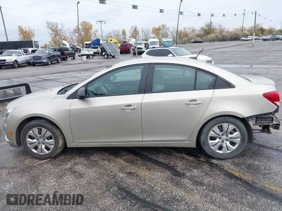 2013 Chevrolet Cruze LS z VIN 1G1PA5SH5D7194283, wystawiony jako IAAI lot #43503568 z przebiegiem 88 253 mil mil oraz . Historia ofert i sprzedaży dostępna na DreamBid. Obrazek 15.