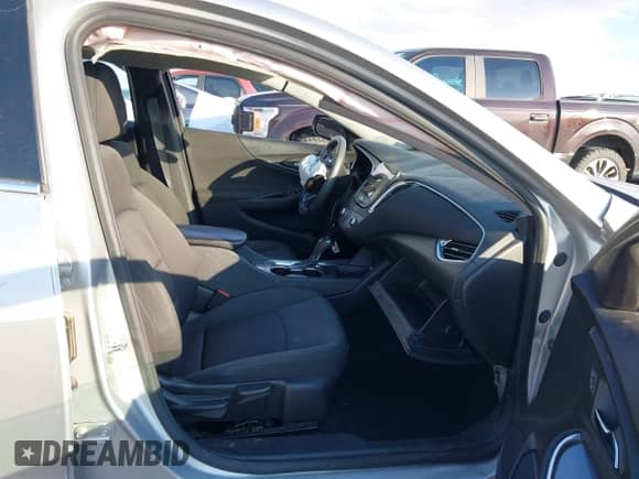 2020 Chevrolet Malibu LT with VIN 1G1ZD5ST9LF054228, listed as a IAAI auction lot 43028322 with 85,998 mi miles and . Bid and sale history available at DreamBid. Image 5.