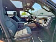 ✅ 2024 GMC Canyon 4WD Denali • VIN: 1GTP6FEK6R1295722 • Lot: 80950675. Wystawiony na Copart z przebiegiem 887 mil. Bezpłatny archiwum sprzedaży aukcyjnych z USA i szczegółowy raport historii pojazdu na DreamBid. Zdjęcie 5.