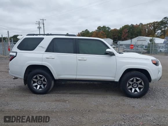 ✅ 2022 Toyota 4Runner TRD Off Road Premium • VIN: JTERU5JR2N6054938 • Lot: 43558574. Listed on IAAI with 110,801 mi. Free auction sales archive from the USA and detailed vehicle history report at DreamBid. Image 13.