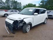 ✅ 2023 Kia Soul LX • VIN: KNDJ23AU8P7854205 • Lot: 42445967. Wystawiony na IAAI z przebiegiem 47 118 mil. Bezpłatny archiwum sprzedaży aukcyjnych z USA i szczegółowy raport historii pojazdu na DreamBid. Zdjęcie 2.