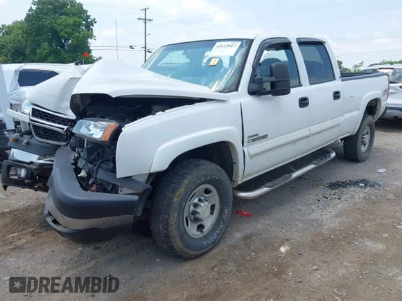 ✅ 2006 Chevrolet Silverado 2500HD LT3 • VIN: 1GCHK23D86F179644 • Лот: 42412017. Опубликован ранее на IAAI с пробегом 431 521 миль. Бесплатный доступ к архиву аукционных продаж из США и подробный отчёт об истории автомобиля на DreamBid. Изображение 2.