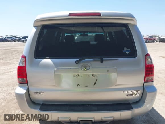 ✅ 2007 Toyota 4Runner Limited • VIN: JTEBT17R978042524 • Lot: 42257933. Listed on IAAI with 262,304 mi. Free auction sales archive from the USA and detailed vehicle history report at DreamBid. Image 17.