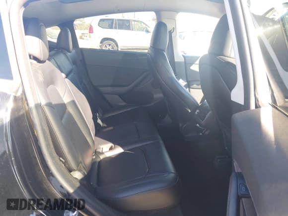 ✅ 2024 Tesla Model Y Long Range • VIN: 7SAYGDEE3RF983817 • Lot: 43496471. Wystawiony na IAAI z przebiegiem 161 377 mil. Bezpłatny archiwum sprzedaży aukcyjnych z USA i szczegółowy raport historii pojazdu na DreamBid. Zdjęcie 8.