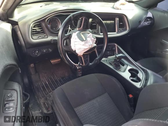 ✅ 2019 Dodge Challenger R/T Scat Pack • VIN: 2C3CDZFJ3KH618521 • Lot: 51953755. Wystawiony na Copart z przebiegiem Nie podano. Bezpłatny archiwum sprzedaży aukcyjnych z USA i szczegółowy raport historii pojazdu na DreamBid. Zdjęcie 8.