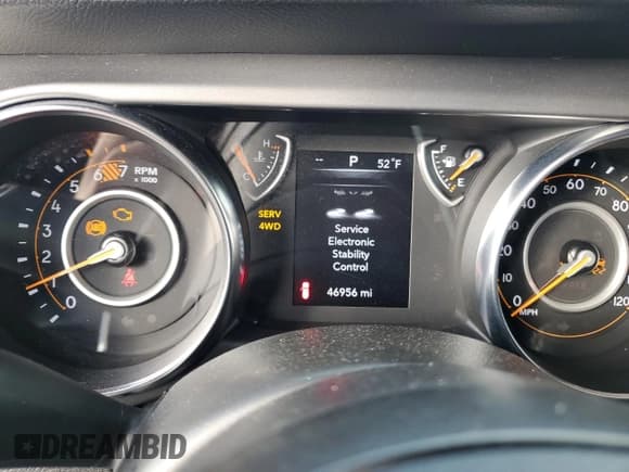 ✅ 2022 Jeep Wrangler Unlimited Sport Altitude • VIN: 1C4HJXDN0NW200329 • Lot: 89687575. Wystawiony na Copart z przebiegiem 46 956 mil. Bezpłatny archiwum sprzedaży aukcyjnych z USA i szczegółowy raport historii pojazdu na DreamBid. Zdjęcie 9.