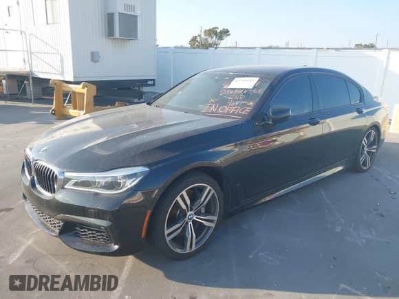 ✅ 2016 BMW 7 Series 750i • VIN: WBA7F0C56GGL99287 • Lot: 43749141. Wystawiony na IAAI z przebiegiem 102 726 mil. Bezpłatny archiwum sprzedaży aukcyjnych z USA i szczegółowy raport historii pojazdu na DreamBid. Zdjęcie 2.