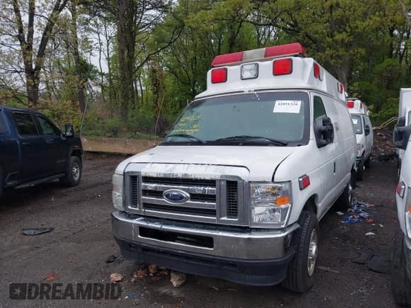 ✅ 2013 Ford E-Series Commercial • VIN: 1FDSS3ES7DDB06020 • Lot: 42091328. Wystawiony na IAAI z przebiegiem 215 680 mil. Bezpłatny archiwum sprzedaży aukcyjnych z USA i szczegółowy raport historii pojazdu na DreamBid. Zdjęcie 2.