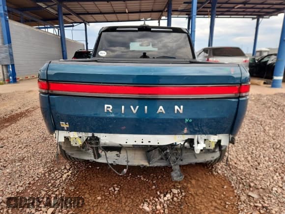 ✅ 2022 Rivian R1T Adventure • VIN: 7FCTGAAAXNN009122 • Lot: 85928145. Wystawiony na Copart z przebiegiem 75 157 mil. Bezpłatny archiwum sprzedaży aukcyjnych z USA i szczegółowy raport historii pojazdu na DreamBid. Zdjęcie 6.