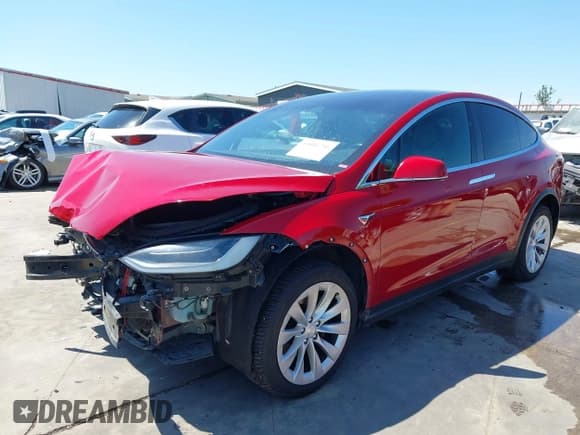 ✅ 2017 Tesla Model X 90D • VIN: 5YJXCBE24HF054166 • Lot: 43016756. Wystawiony na IAAI z przebiegiem 110 926 mil. Bezpłatny archiwum sprzedaży aukcyjnych z USA i szczegółowy raport historii pojazdu na DreamBid. Zdjęcie 23.