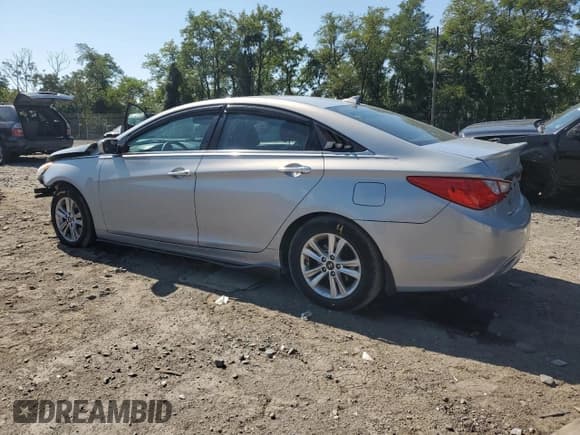 ✅ 2003 Hyundai Sonata GLS • VIN: 5NPEB4AC3DH606675 • Lot: 71525835. Listed on Copart with 116,624 mi. Free auction sales archive from the USA and detailed vehicle history report at DreamBid. Image 2.
