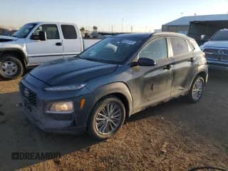 ✅ 2018 Hyundai Kona SEL • VIN: KM8K2CAA0JU086640 • Лот: 69575713. Опубликован ранее на Copart с пробегом 24 348 миль. Бесплатный доступ к архиву аукционных продаж из США и подробный отчёт об истории автомобиля на DreamBid. Изображение 1.